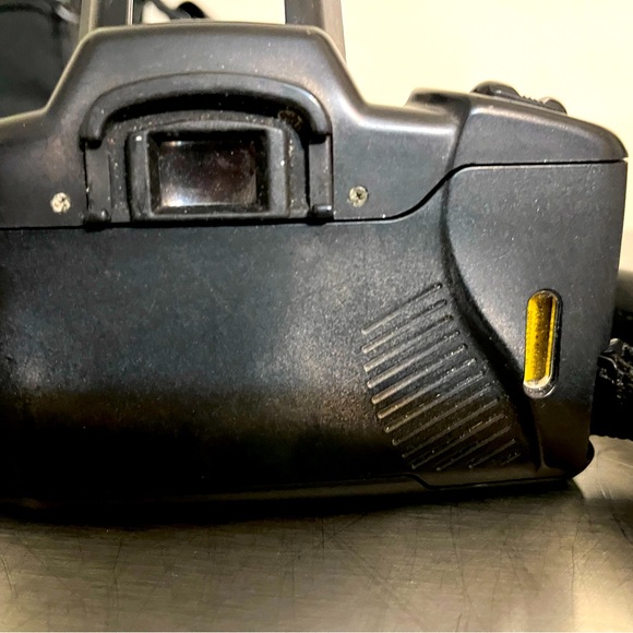 Chinon Genesis III Macro Zoom Lens 38-110mm Automatic Point Shoot Film Camera - Picture 4 of 15